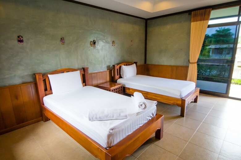 Hotel Baanrimnam Resort Trat