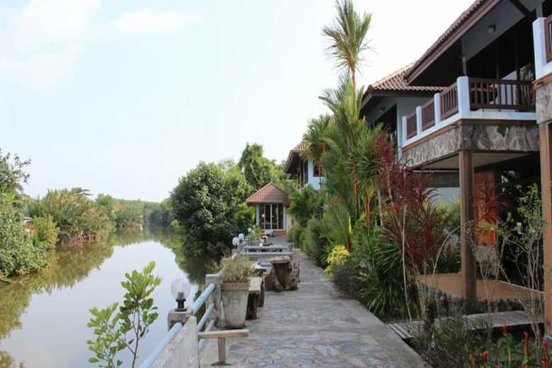 Hotel Baanrimnam Resort Trat