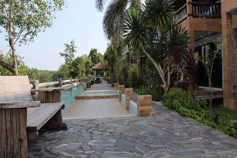 Hotel Baanrimnam Resort Trat