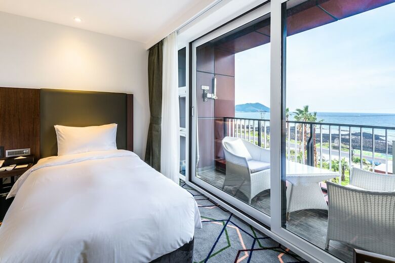 Augila Hotel Jeju Oceano Suites