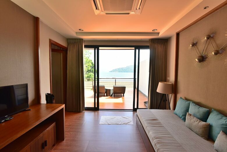 Hotel Asara Private Beach Resort
