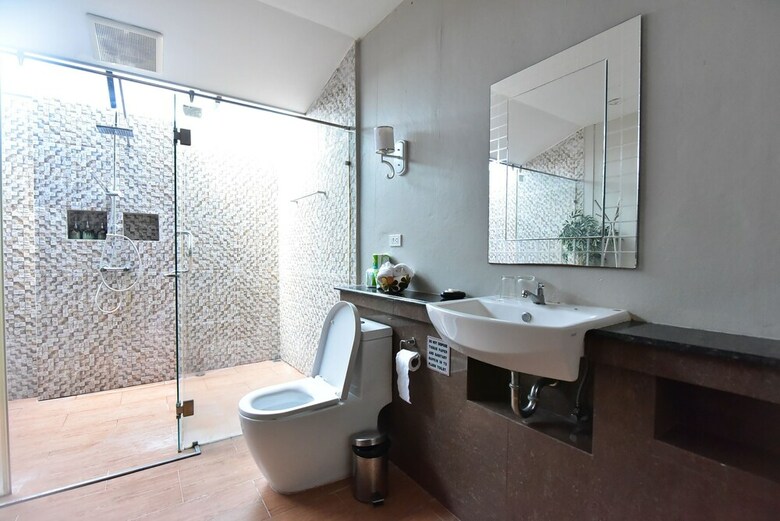 Hotel Asara Private Beach Resort
