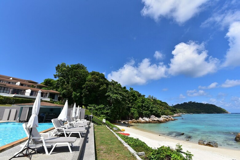 Hotel Asara Private Beach Resort