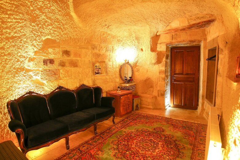 Bedrock Cave Hotel -adults Only