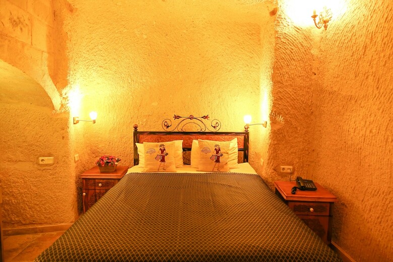Bedrock Cave Hotel -adults Only
