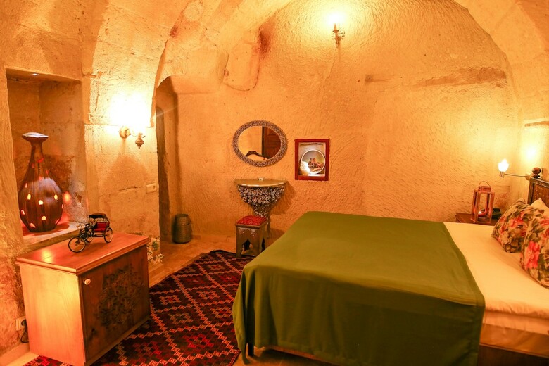 Bedrock Cave Hotel -adults Only
