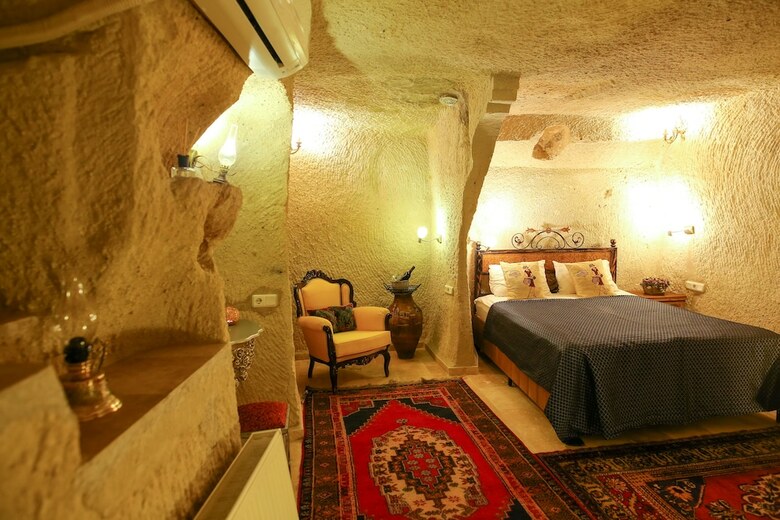 Bedrock Cave Hotel -adults Only