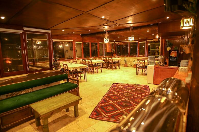 Bedrock Cave Hotel -adults Only