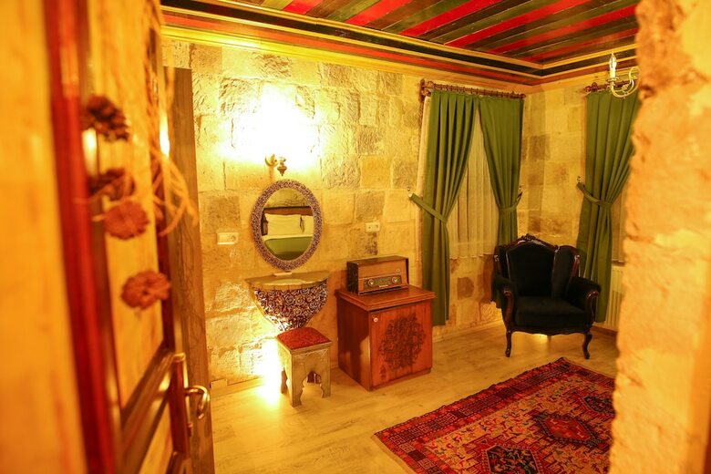 Bedrock Cave Hotel -adults Only