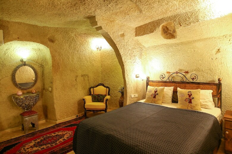 Bedrock Cave Hotel -adults Only