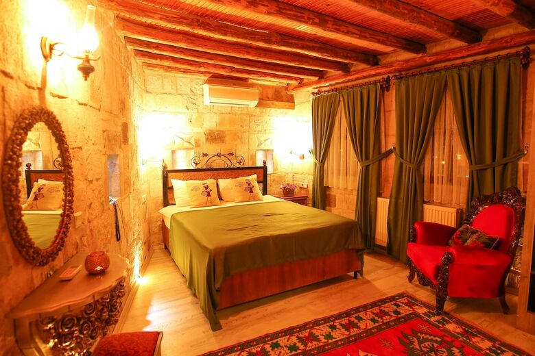 Bedrock Cave Hotel -adults Only