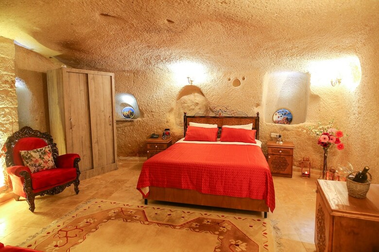 Bedrock Cave Hotel -adults Only