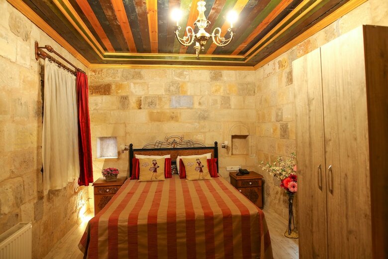 Bedrock Cave Hotel -adults Only