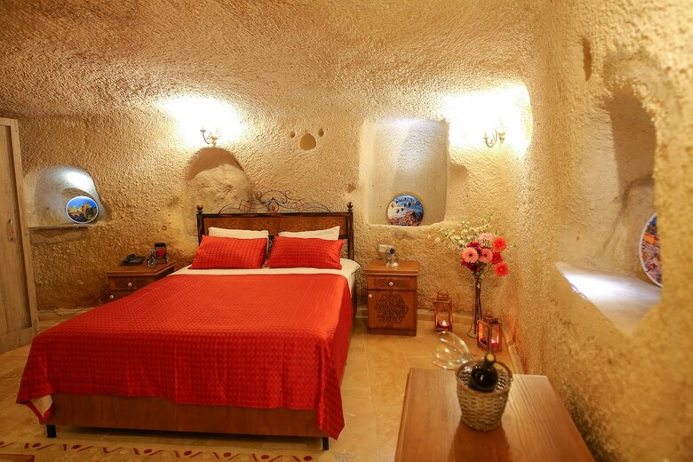 Bedrock Cave Hotel -adults Only