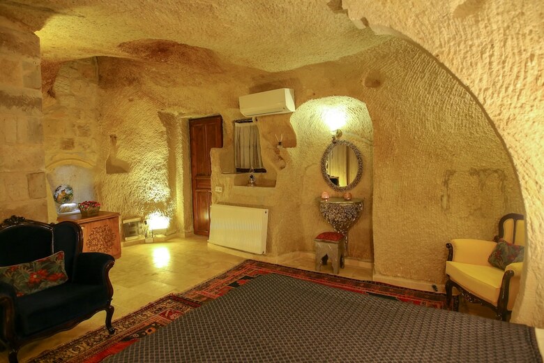 Bedrock Cave Hotel -adults Only