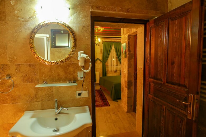 Bedrock Cave Hotel -adults Only