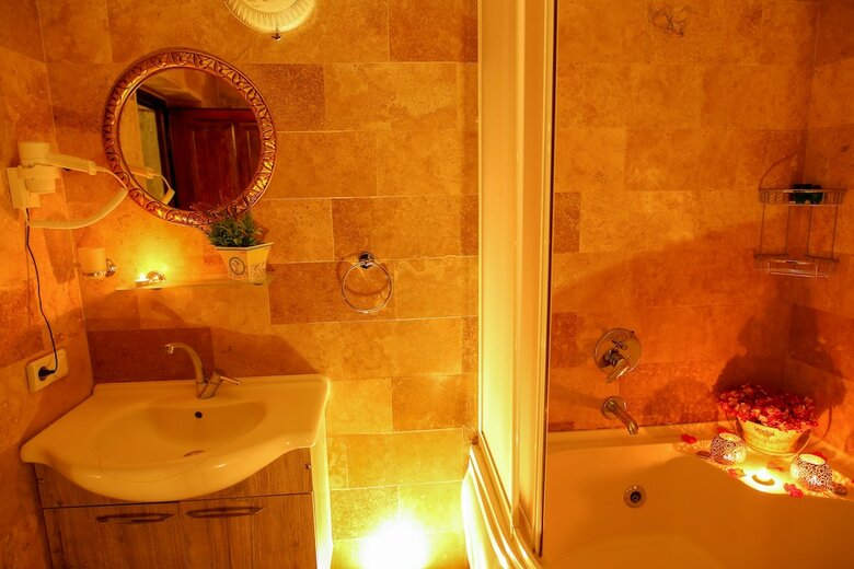 Bedrock Cave Hotel -adults Only