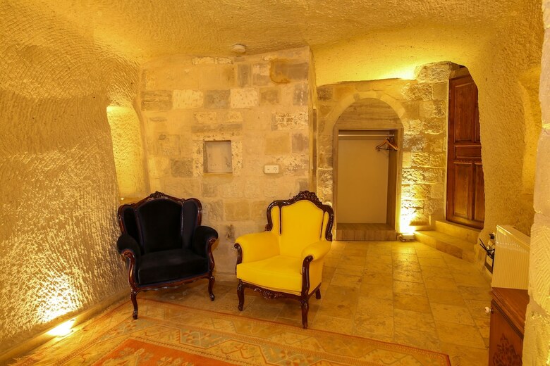 Bedrock Cave Hotel -adults Only