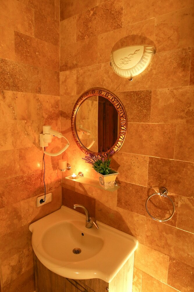 Bedrock Cave Hotel -adults Only