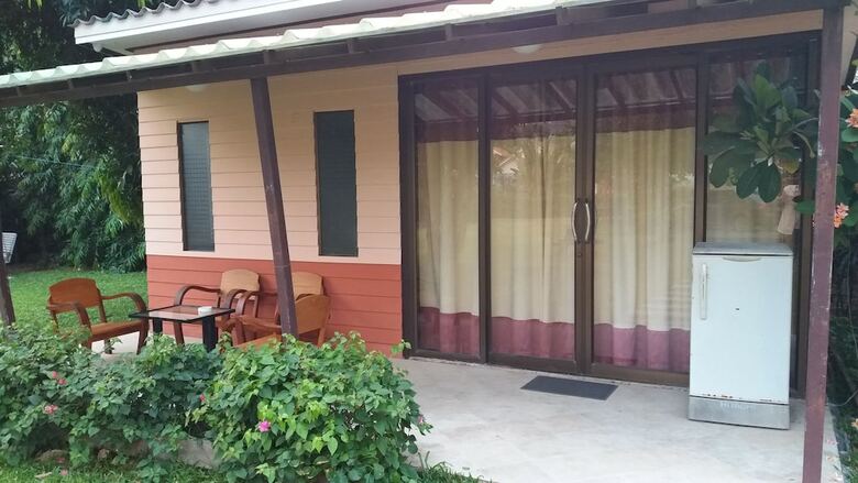 Hotel Levee Camp
