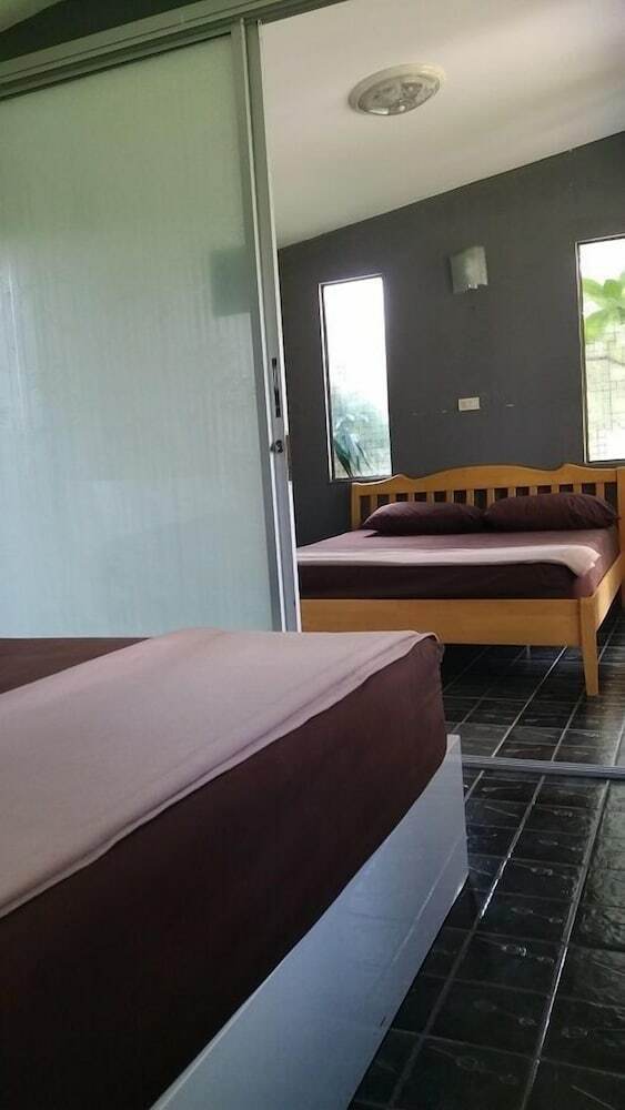 Hotel Levee Camp