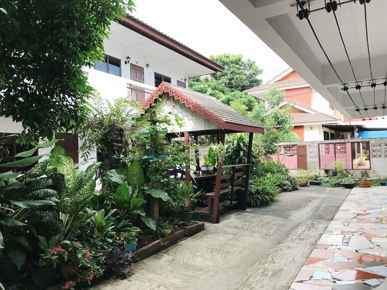 Hotel Baan Nukanong Guesthouse