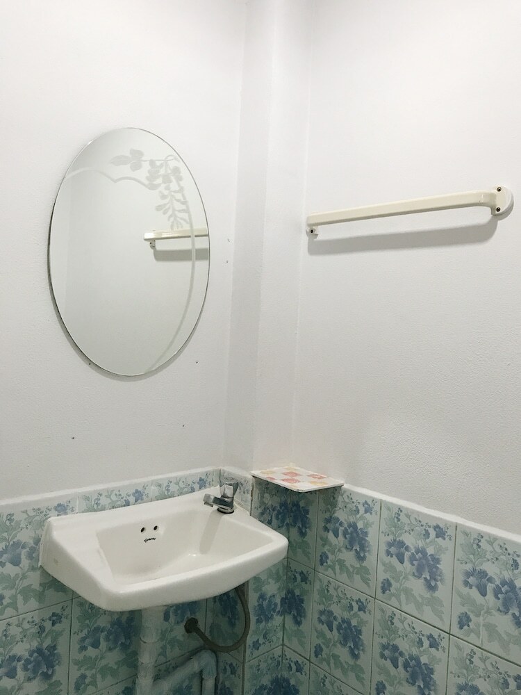 Hotel Baan Nukanong Guesthouse
