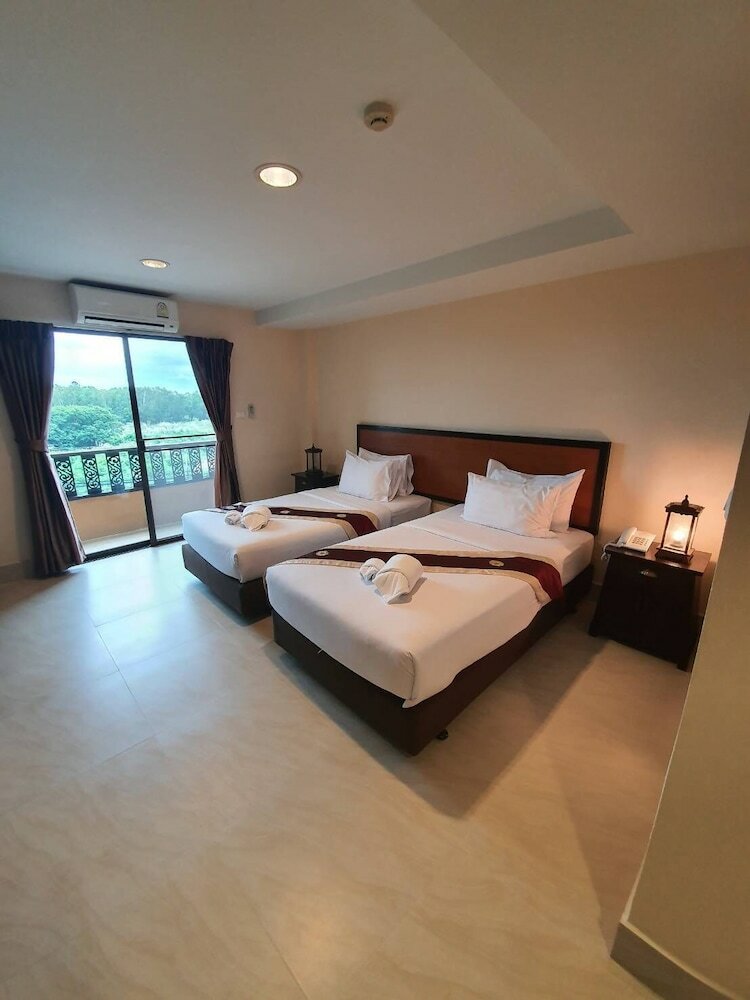 Rayong Lanna Hotel
