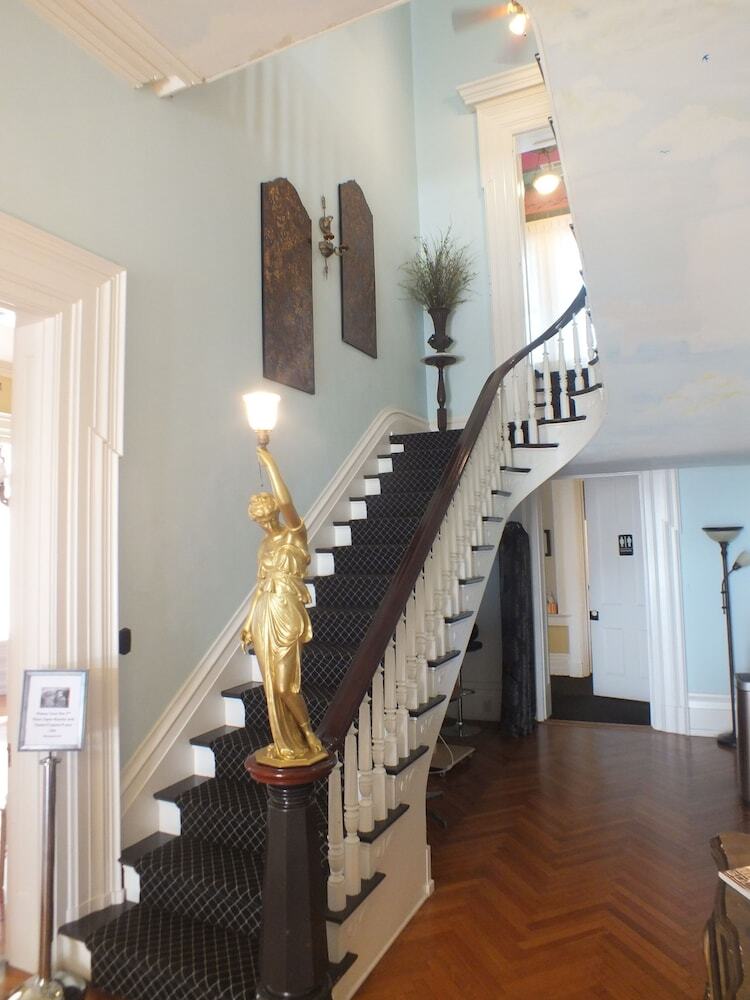 The Pepin Mansion Historic B&B