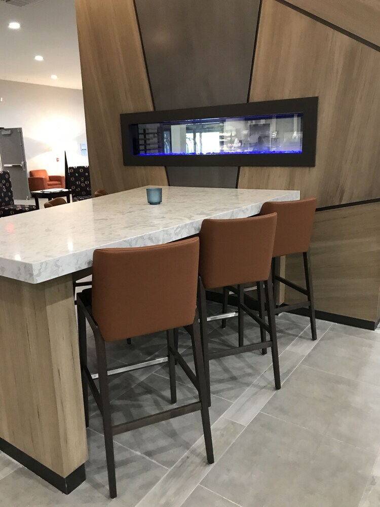 Delta Hotels By Marriott Grand Rapids Airport
