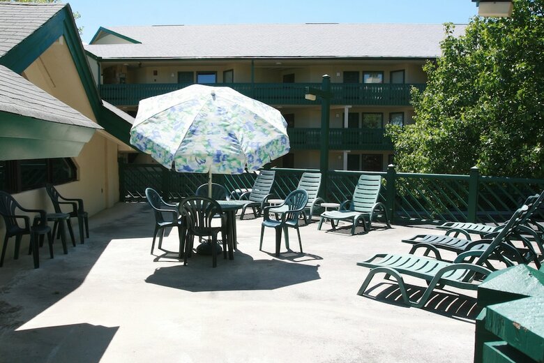 Hotel Laurel Point Resort By Capital Vacations
