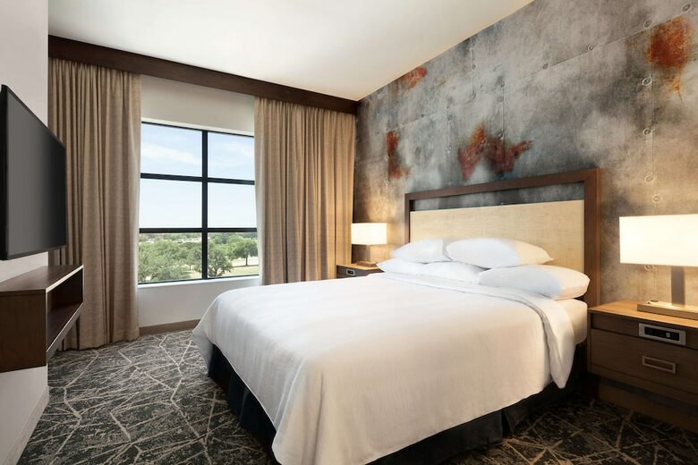 Embassy Suites By Hilton San Antonio Brooks Hotel & Spa