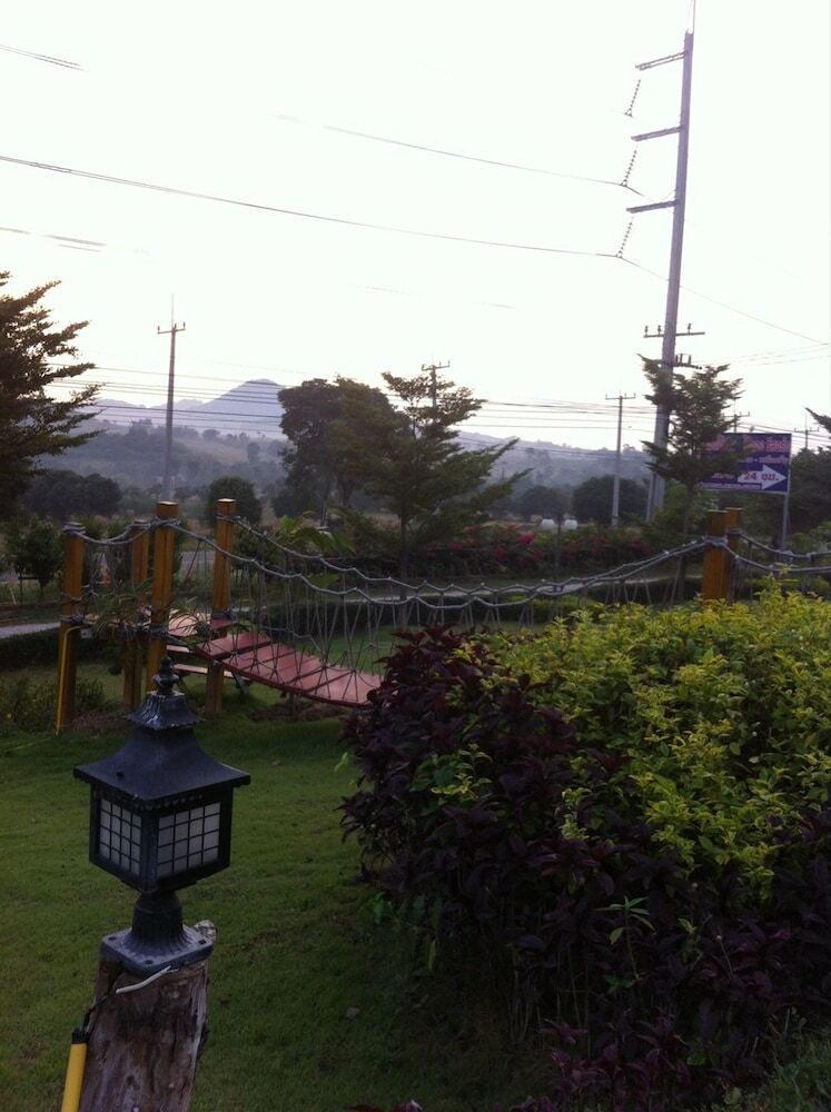 Hotel Mai Ngern Mai Thong Resort