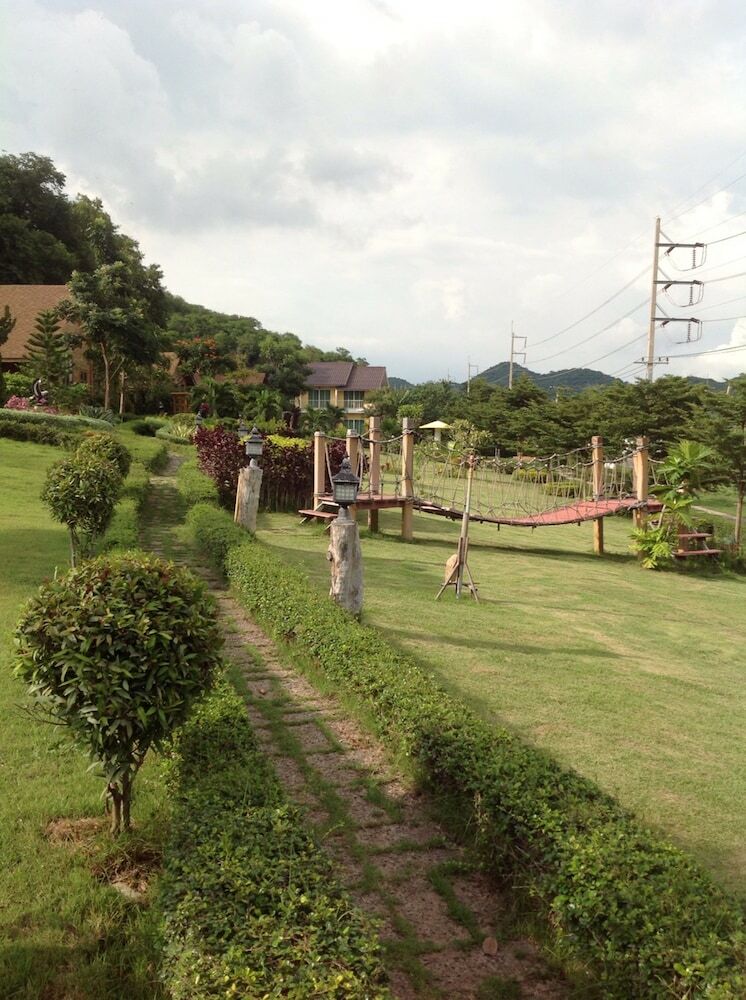 Hotel Mai Ngern Mai Thong Resort