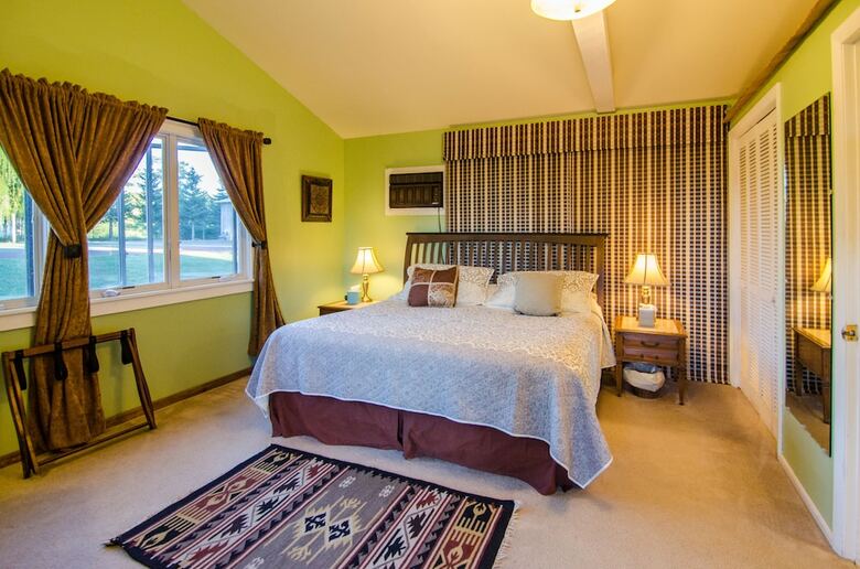 The Inn At Charlotte Bed And Breakfast