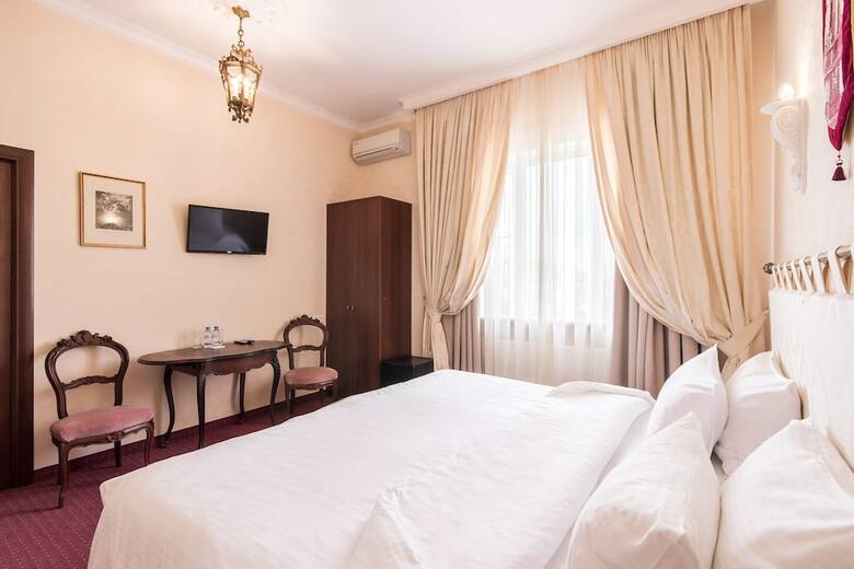 Bristol Hotel