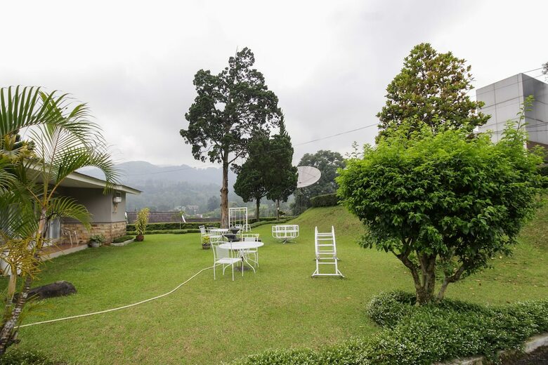 Hotel Airy Cisarua Raya Puncak Km 85 Bogor