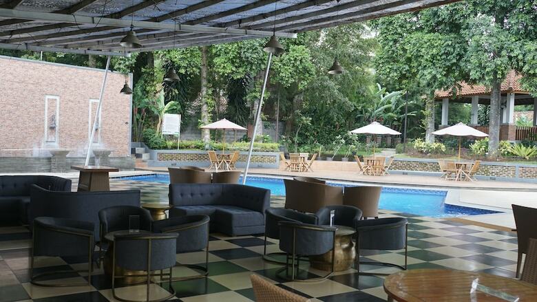 Topas Galeria Hotel
