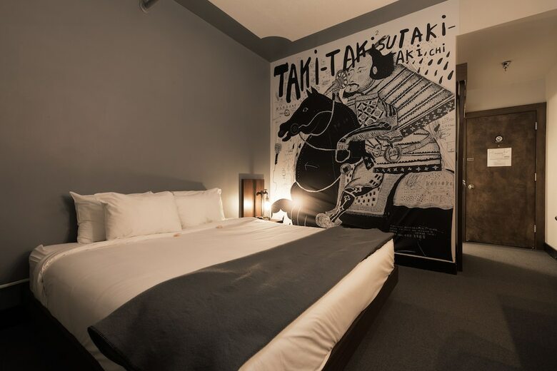 Crash Hotel Downtown Edmonton
