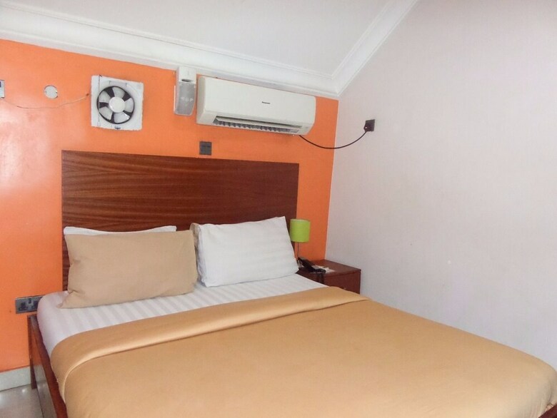 Hotel Precinct Comfort Services, Surulere