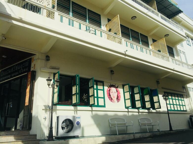Hostal Srisomboon Hostel