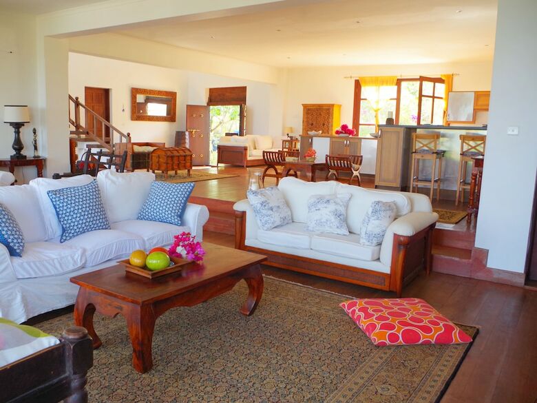 Bed & Breakfast Karabai Villa