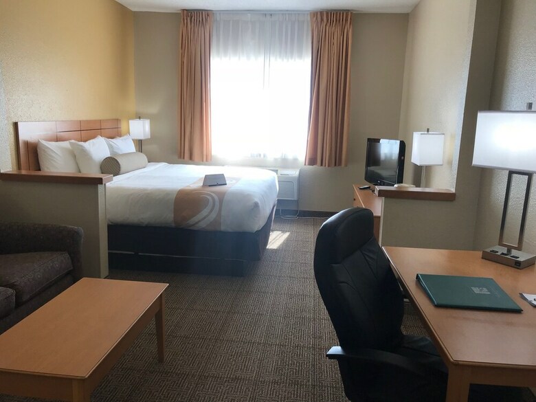 Hotel Quality Inn & Suites