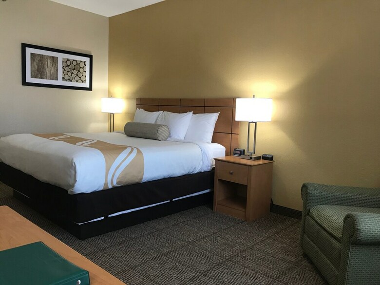 Hotel Quality Inn & Suites