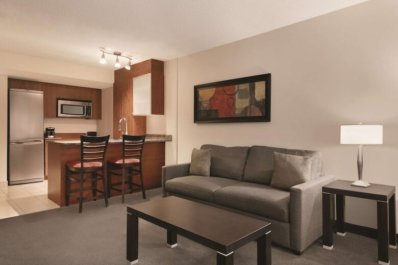 Hotel Embassy Suites Montr�al By Hilton