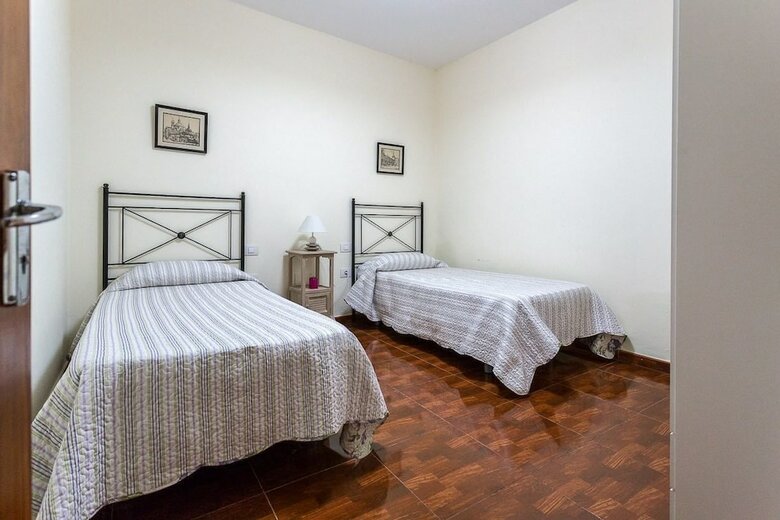 Villa Con Piscina Privada Jard�n By Lightbooking