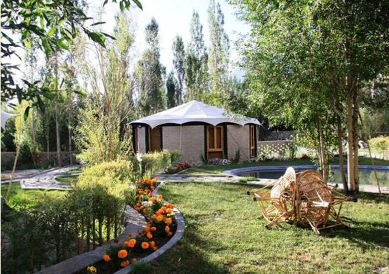 Hotel Mystique Meadows Earth Homes