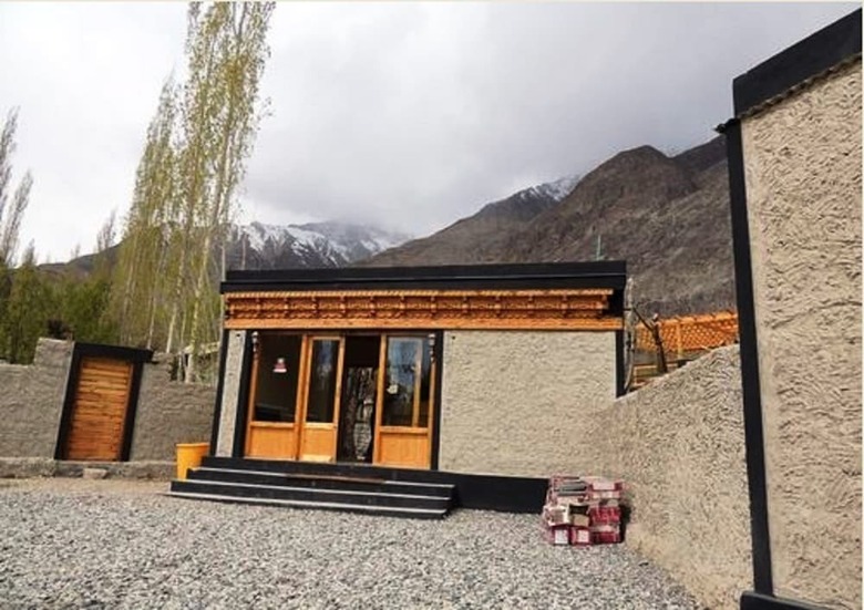 Hotel Mystique Meadows Earth Homes