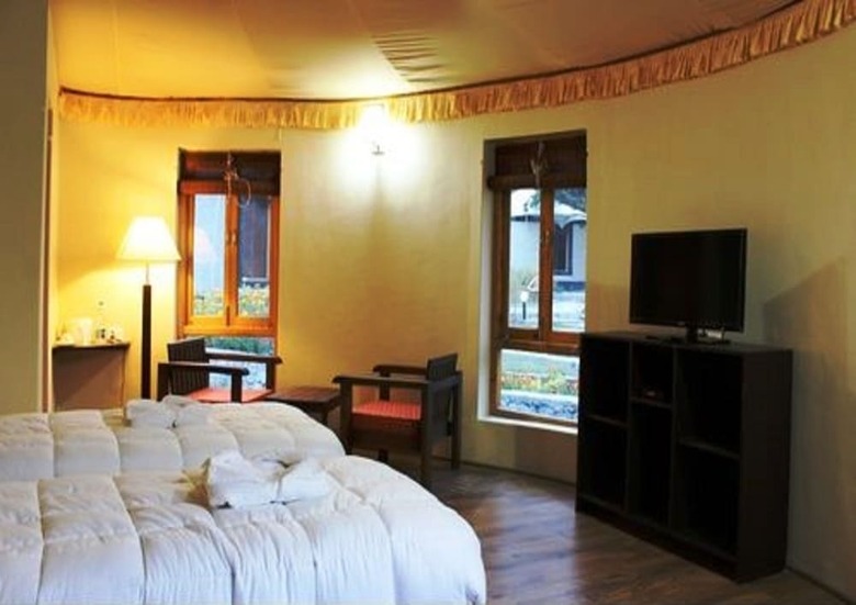 Hotel Mystique Meadows Earth Homes
