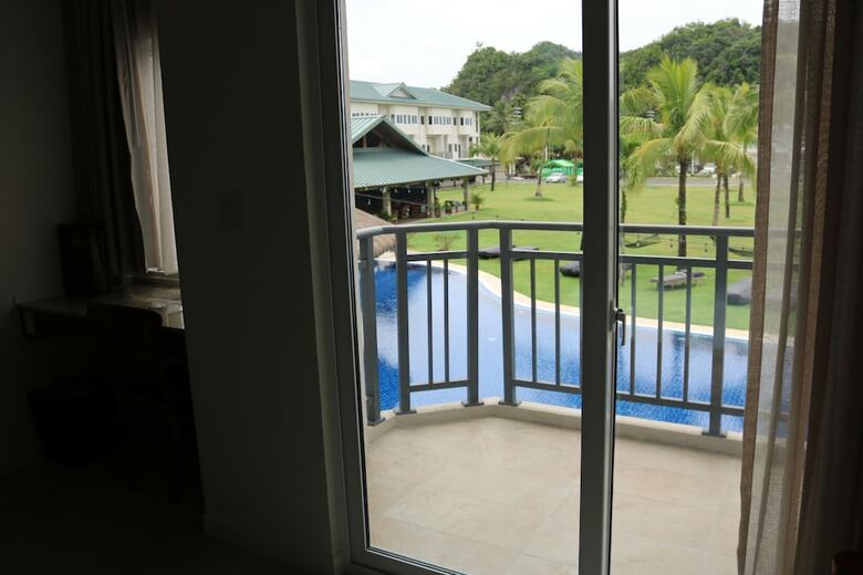 Hotel Cove Resort Palau